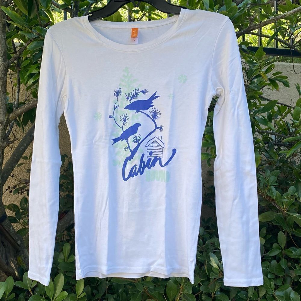 Lucy "Cabin Bound" White and Blue Graphic Long Sleeve Tee. Size Small. EUC!